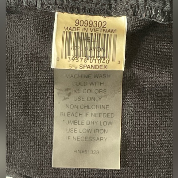 Two by Vince Camuto Black Slim Fit Pants - Picture 5 of 5